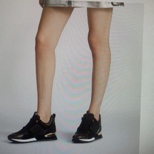 New Louis Vuitton Run away women’s sneakers . Size US 8.5. UK 38.5 never worn